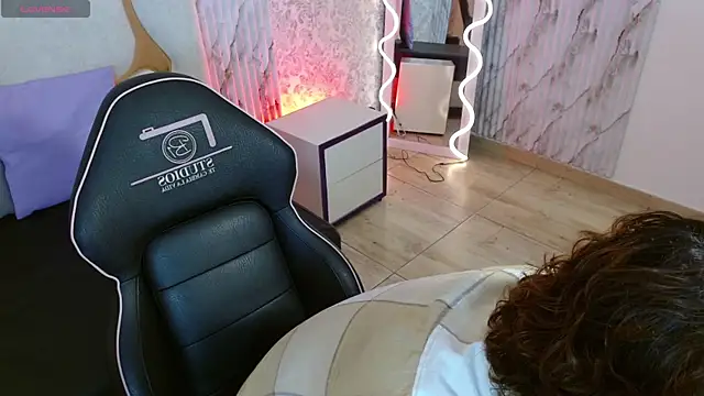 JUSTIN TAY1 online show from April 2026 11:54:02 AM