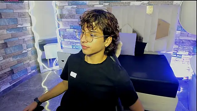 JUSTIN TAY1 online show from April 2026 11:36:01 AM