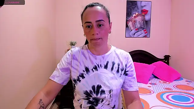 Snapshot of sara_florez12 chatting on May 2026 10:44:02 AM sara florez12 online show from May 2026 10:44:02 AM
