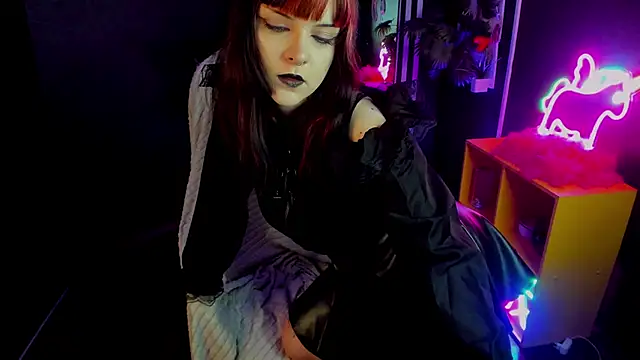 Snapshot of EsterTwilight chatting on June 2026 04:11:01 PM EsterTwilight online show from June 2026 04:11:01 PM