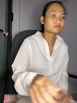 -Lilyn- online show from April 2026 06:16:01 PM