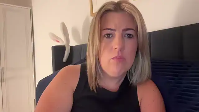 Snapshot of annabellewarick chatting on June 2026 08:22:02 PM annabellewarick online show from June 2026 08:22:02 PM