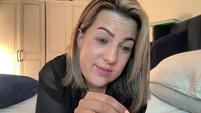 Snapshot of annabellewarick chatting on June 2026 08:04:01 PM annabellewarick online show from June 2026 08:04:01 PM