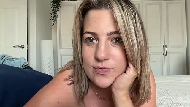 Snapshot of annabellewarick chatting on July 2026 08:51:02 AM annabellewarick online show from July 2026 08:51:02 AM