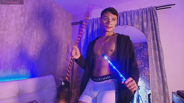 Snapshot of davis_saint chatting on April 2026 11:32:01 AM davis saint online show from April 2026 11:32:01 AM