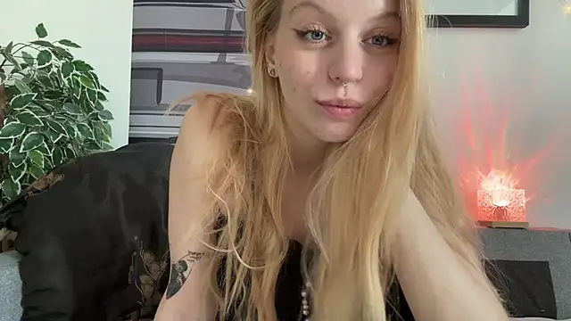 Snapshot of Fanny_Fresh chatting on July 2026 08:09:02 AM Fanny Fresh online show from July 2026 08:09:02 AM