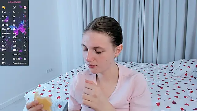 ErinnPieloch online show from April 2026 07:33:02 PM