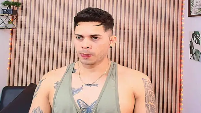 Snapshot of johan_speitzer chatting on March 2026 12:25:02 AM johan speitzer online show from March 2026 12:25:02 AM