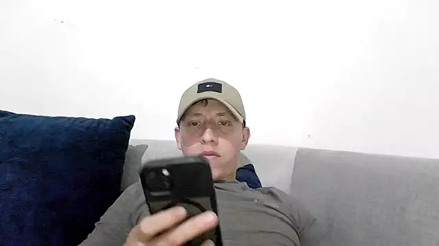 paulcevallos05 online show from May 2026 04:31:02 AM
