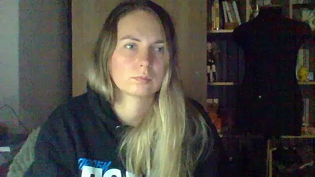 Snapshot of Mollie365 chatting on March 2026 04:22:02 PM Mollie365 online show from March 2026 04:22:02 PM