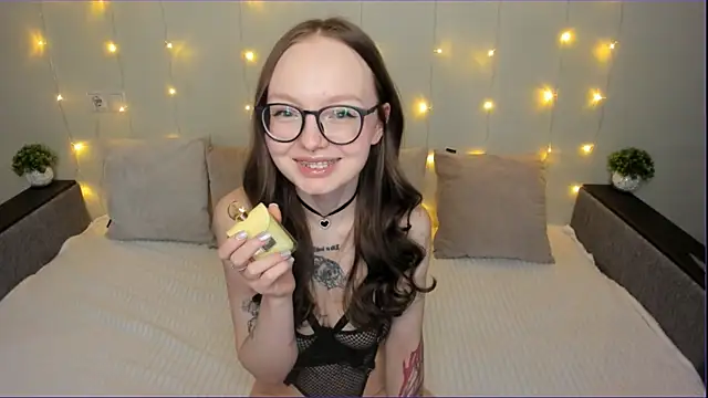 IvyHornyCore online show from April 2026 06:05:02 PM