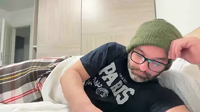 Snapshot of faantaasy chatting on April 2026 09:35:01 PM faantaasy online show from April 2026 09:35:01 PM