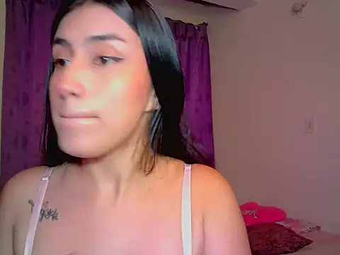 Snapshot of KattySquirtt chatting on April 2026 11:07:01 PM KattySquirtt online show from April 2026 11:07:01 PM