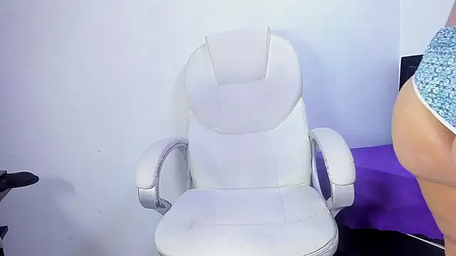 Snapshot of BustyyJuicy_Rs chatting on April 2026 12:43:01 PM BustyyJuicy Rs online show from April 2026 12:43:01 PM