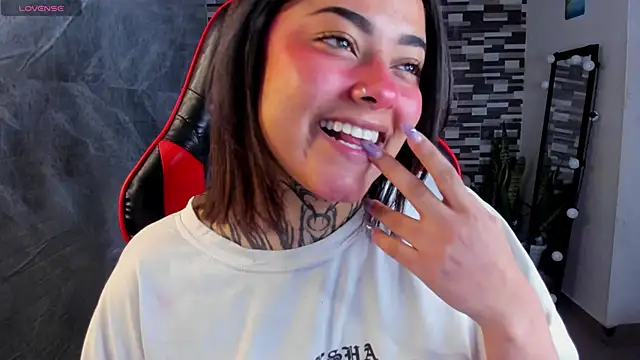 Snapshot of Sophiia_cherry chatting on April 2026 07:08:02 PM Sophiia cherry online show from April 2026 07:08:02 PM