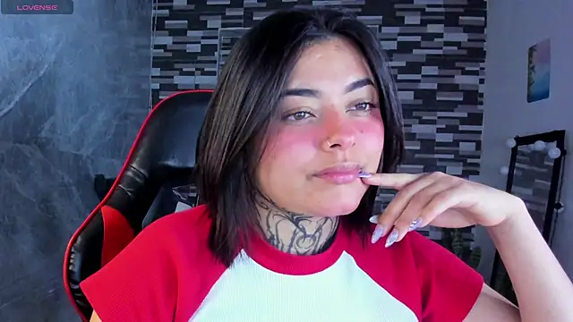 Snapshot of Sophiia_cherry chatting on April 2026 05:52:02 PM Sophiia cherry online show from April 2026 05:52:02 PM