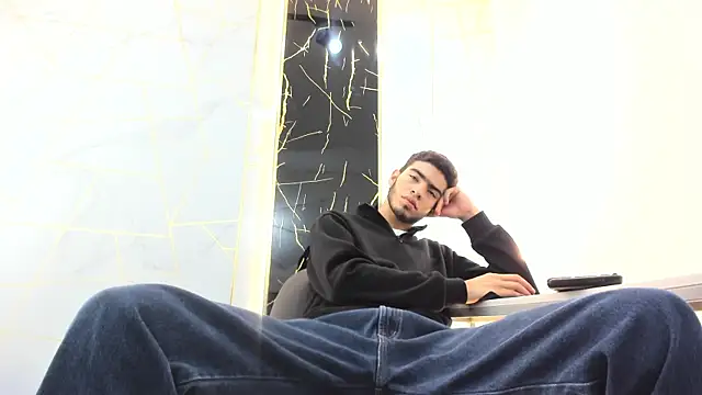 Valentin Lux online show from March 2026 03:23:01 AM