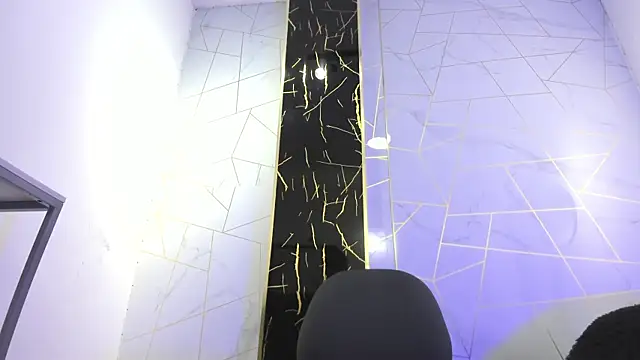 Valentin Lux online show from April 2026 03:01:01 AM