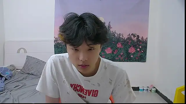 Snapshot of icecream-002 chatting on May 2026 11:48:02 AM icecream-002 online show from May 2026 11:48:02 AM