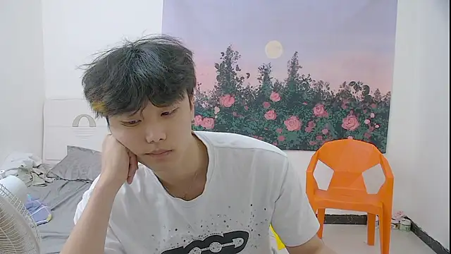 Snapshot of icecream-002 chatting on May 2026 01:36:01 AM icecream-002 online show from May 2026 01:36:01 AM