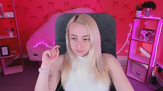 CarolMoor online show from April 2026 09:10:01 AM