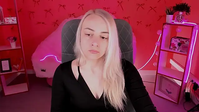 CarolMoor online show from April 2026 09:11:02 AM