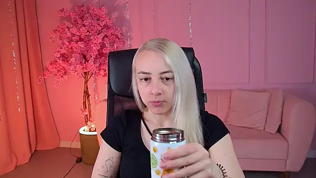 CarolMoor online show from April 2026 09:12:02 AM