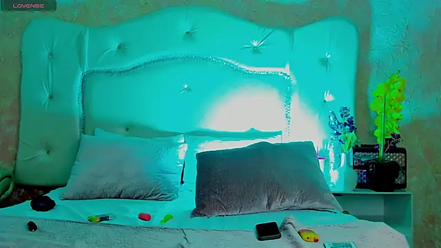 Snapshot of ThomasThundr chatting on March 2026 06:40:02 AM ThomasThundr online show from March 2026 06:40:02 AM