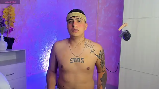 Snapshot of ThomasThundr chatting on March 2026 05:02:02 AM ThomasThundr online show from March 2026 05:02:02 AM