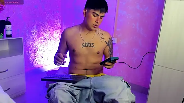 Snapshot of ThomasThundr chatting on March 2026 03:39:02 AM ThomasThundr online show from March 2026 03:39:02 AM