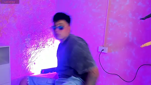 Snapshot of ThomasThundr chatting on March 2026 05:19:01 AM ThomasThundr online show from March 2026 05:19:01 AM