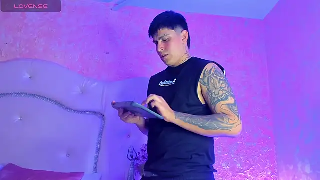 Snapshot of ThomasThundr chatting on March 2026 04:57:01 AM ThomasThundr online show from March 2026 04:57:01 AM