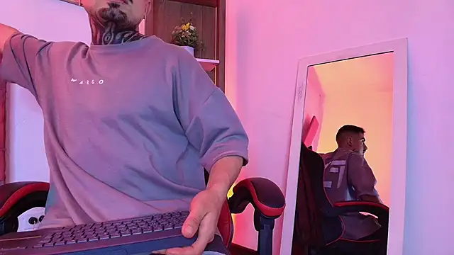 Snapshot of Dallas_Whitee chatting on March 2026 07:57:02 PM Dallas Whitee online show from March 2026 07:57:02 PM