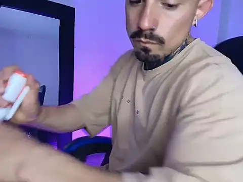 Snapshot of Dallas_Whitee chatting on April 2026 06:05:02 PM Dallas Whitee online show from April 2026 06:05:02 PM