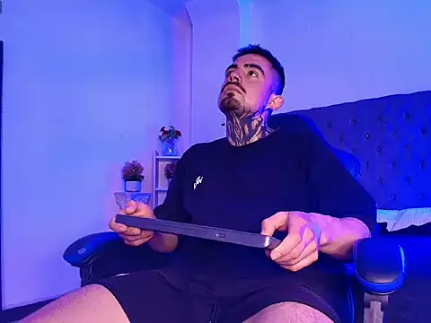 Snapshot of Dallas_Whitee chatting on April 2026 07:15:01 PM Dallas Whitee online show from April 2026 07:15:01 PM