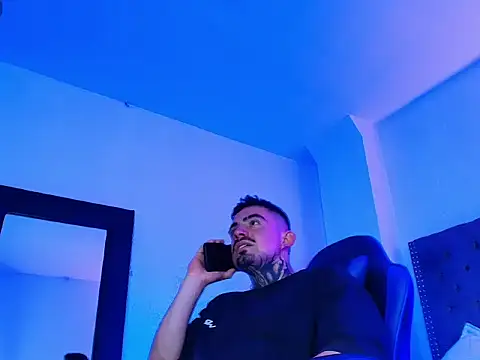 Snapshot of Dallas_Whitee chatting on April 2026 07:08:01 PM Dallas Whitee online show from April 2026 07:08:01 PM