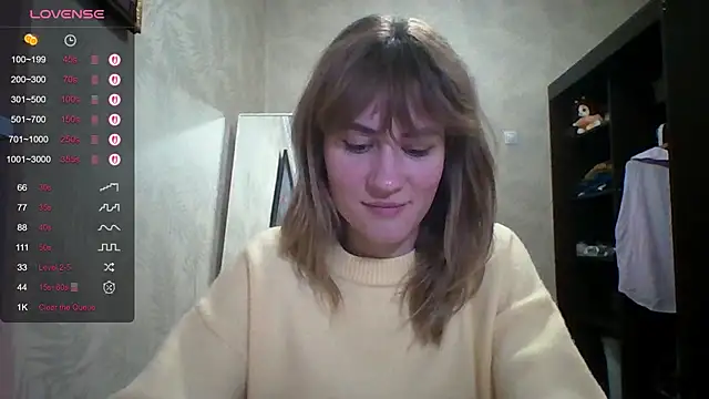ElenoreHolguin online show from April 2026 06:10:01 PM