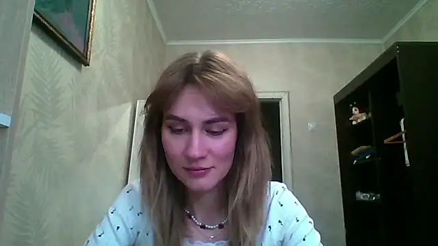ElenoreHolguin online show from April 2026 09:04:01 AM
