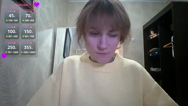 ElenoreHolguin online show from April 2026 08:57:02 PM