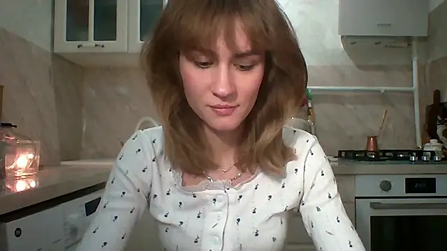 ElenoreHolguin online show from May 2026 06:12:02 PM