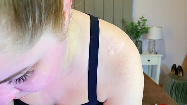 Snapshot of Riises chatting on March 2026 09:53:02 PM Riises online show from March 2026 09:53:02 PM