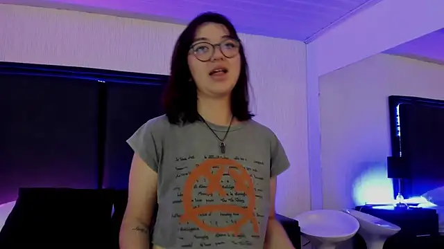 Snapshot of LilithBluum chatting on April 2026 11:40:01 AM LilithBluum online show from April 2026 11:40:01 AM