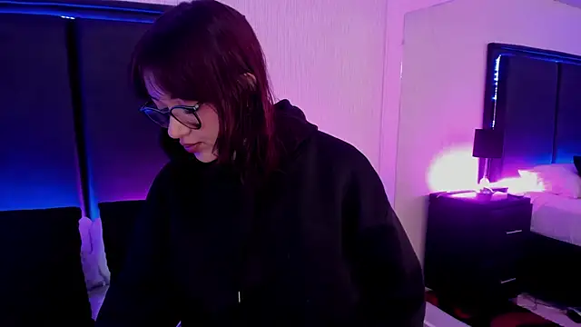 Snapshot of LilithBluum chatting on April 2026 11:37:01 AM LilithBluum online show from April 2026 11:37:01 AM