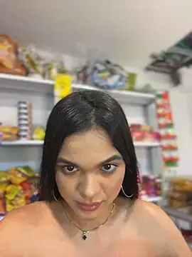 Snapshot of Bella-Ferrer chatting on May 2026 06:16:02 PM Bella-Ferrer online show from May 2026 06:16:02 PM