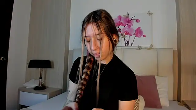 Snapshot of AmberVegaa chatting on April 2026 04:56:02 PM AmberVegaa online show from April 2026 04:56:02 PM