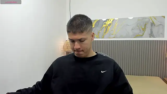 Snapshot of AlessandroFranco chatting on April 2026 01:17:02 PM AlessandroFranco online show from April 2026 01:17:02 PM