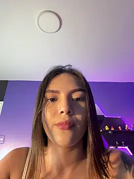 Adalyn Cute online show from April 2026 11:27:01 AM