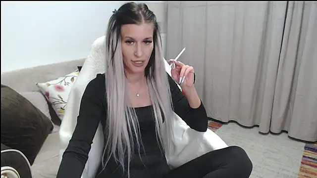 annamoon2 online show from April 2026 07:10:01 PM