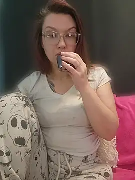 NicolePearl online show from July 2026 03:48:02 PM