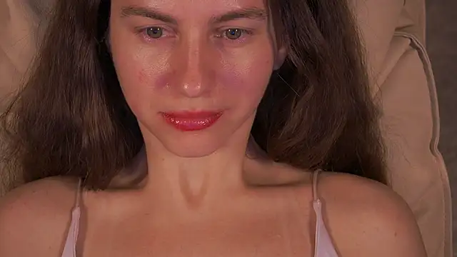 LittleJulii online show from April 2026 07:58:01 PM